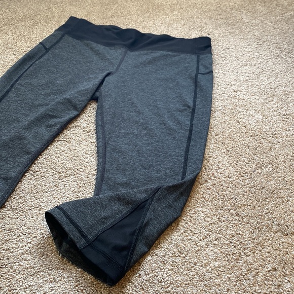 Womens Large Xersion workout capris in gray and black - Picture 3 of 6